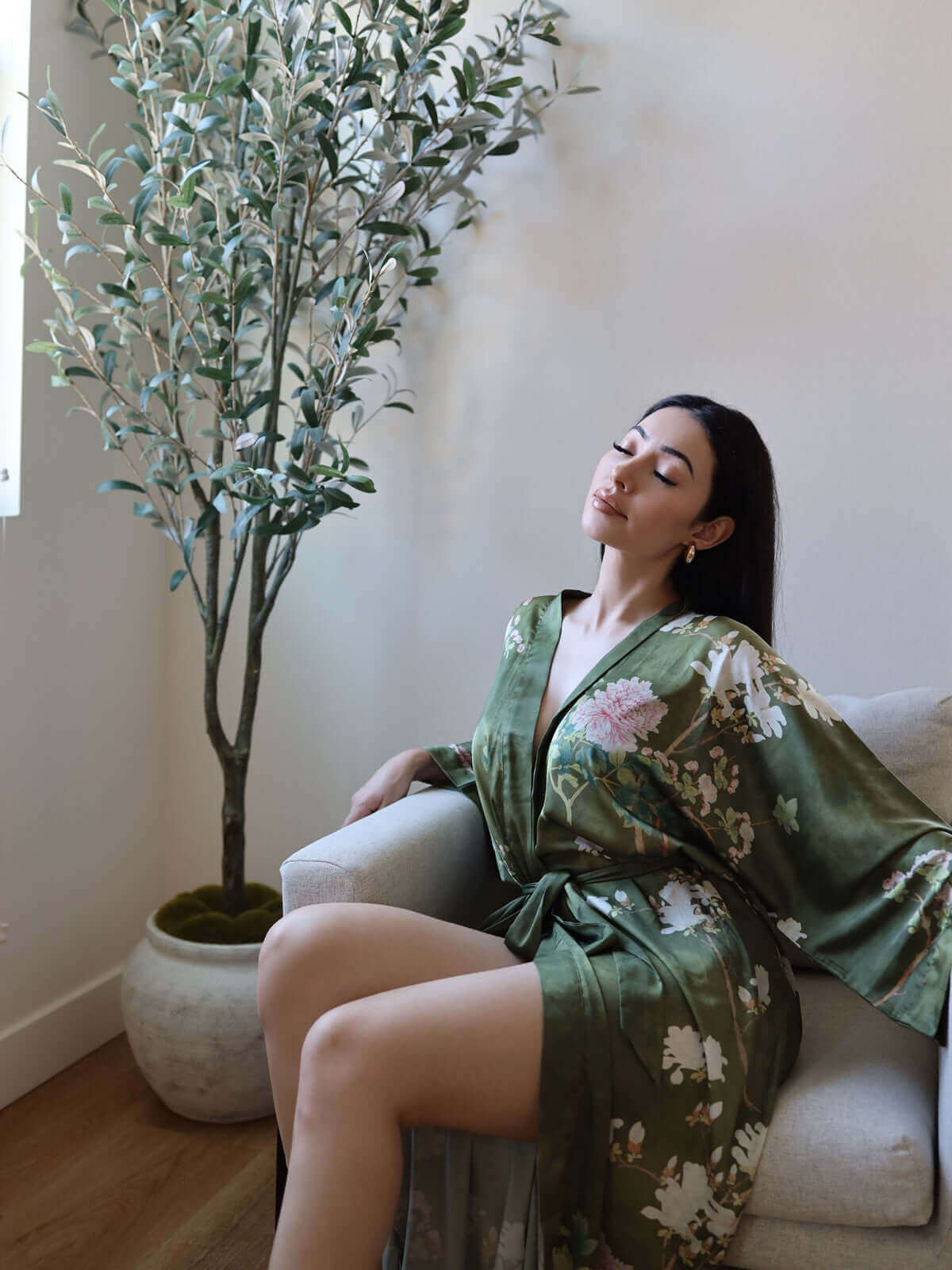 Bata kimono floral de oliva