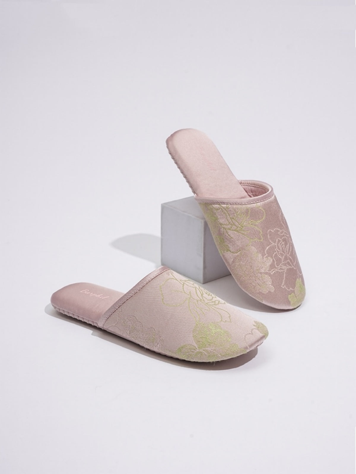 Pantoufles bandeau brodées traditionnelles