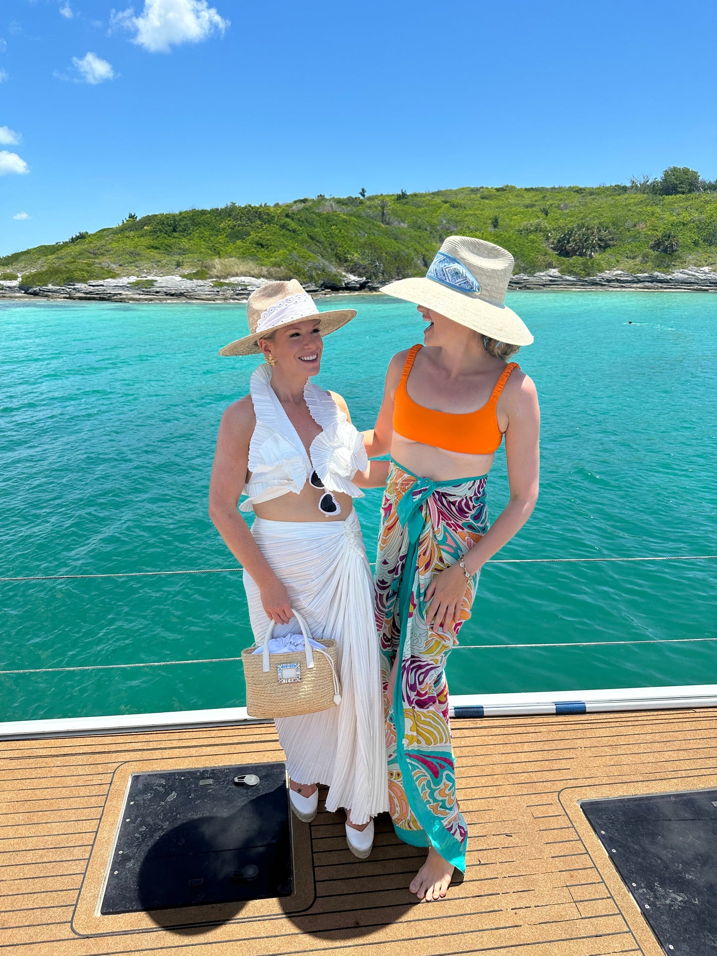 Sombrero de malva - Ancho y corto con cinta de grogrén negra