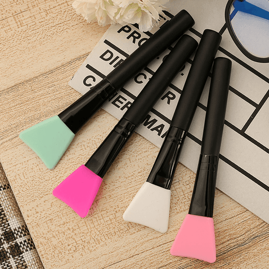 Silicone Mask Applicator (Wooden Handle)