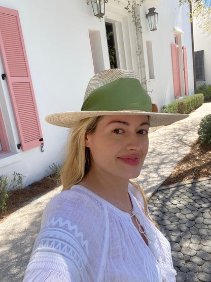 Sombrero para el sol Zinnia - Ancho y corto, con cinta blanca para tenis y croquet