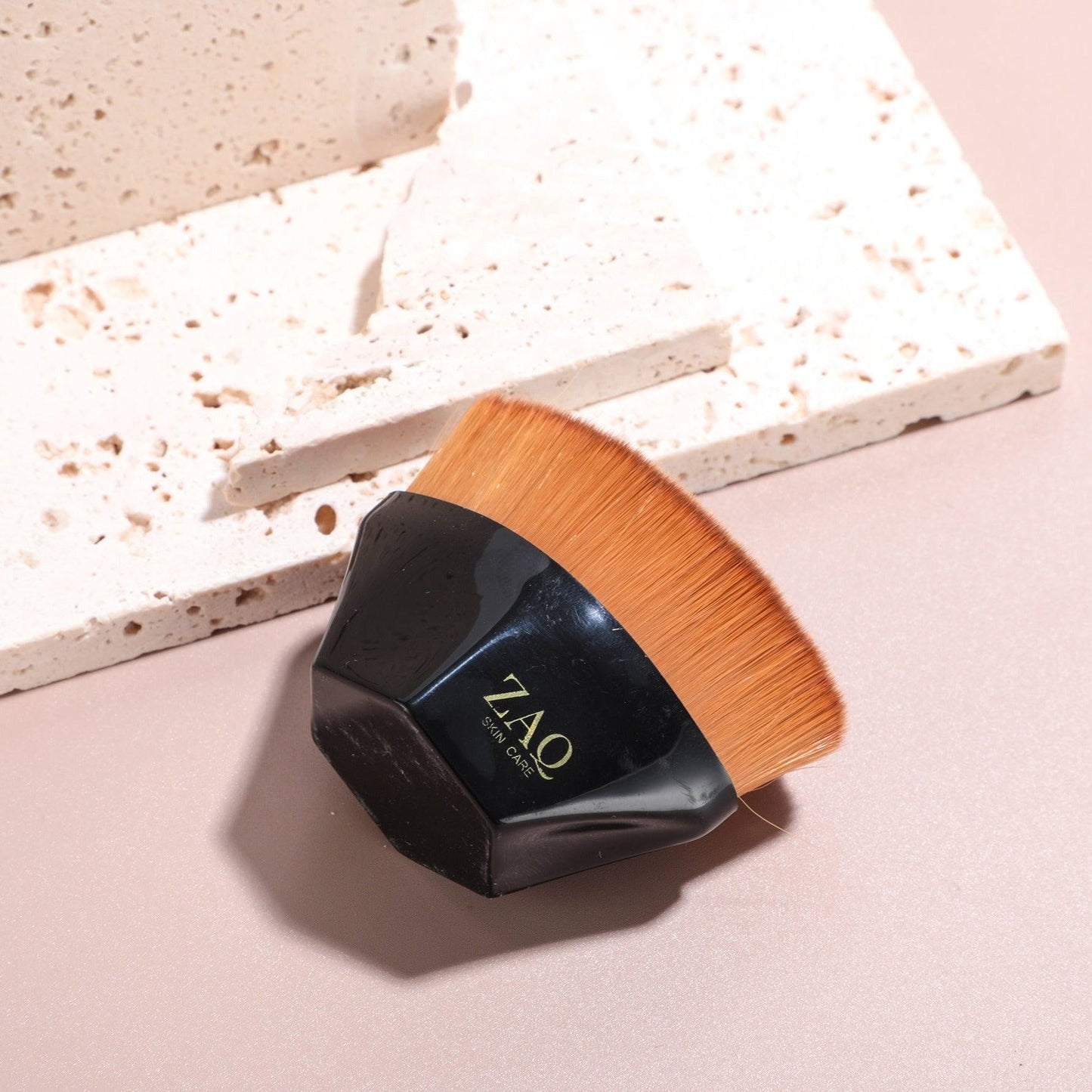 Hexagon Blending Liquid Foundation Kabuki Brush
