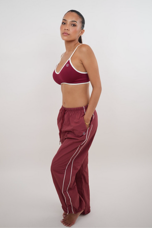 Pantalón rojo versátil de corte relajado "Acepto el cambio con gracia"