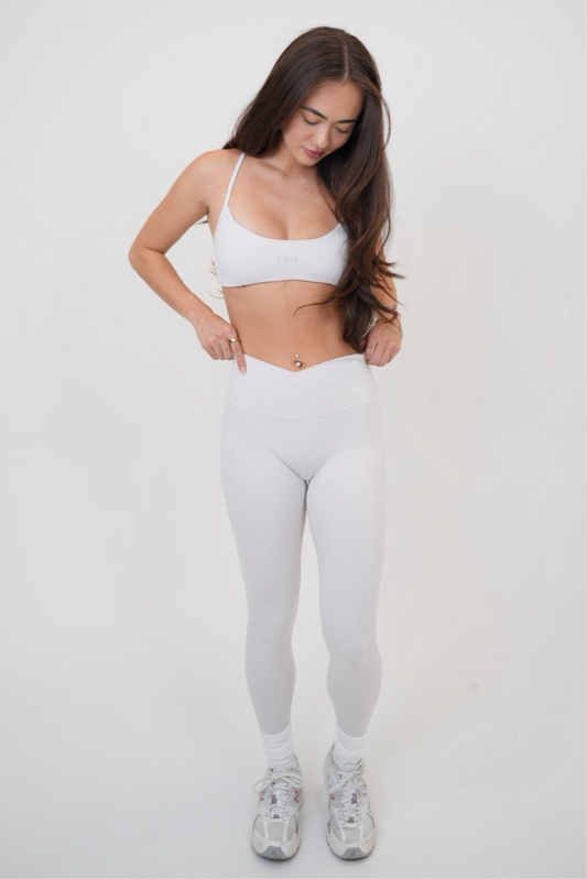 Leggings con cintura en V esculpida en blanco lima My Time Is Divine