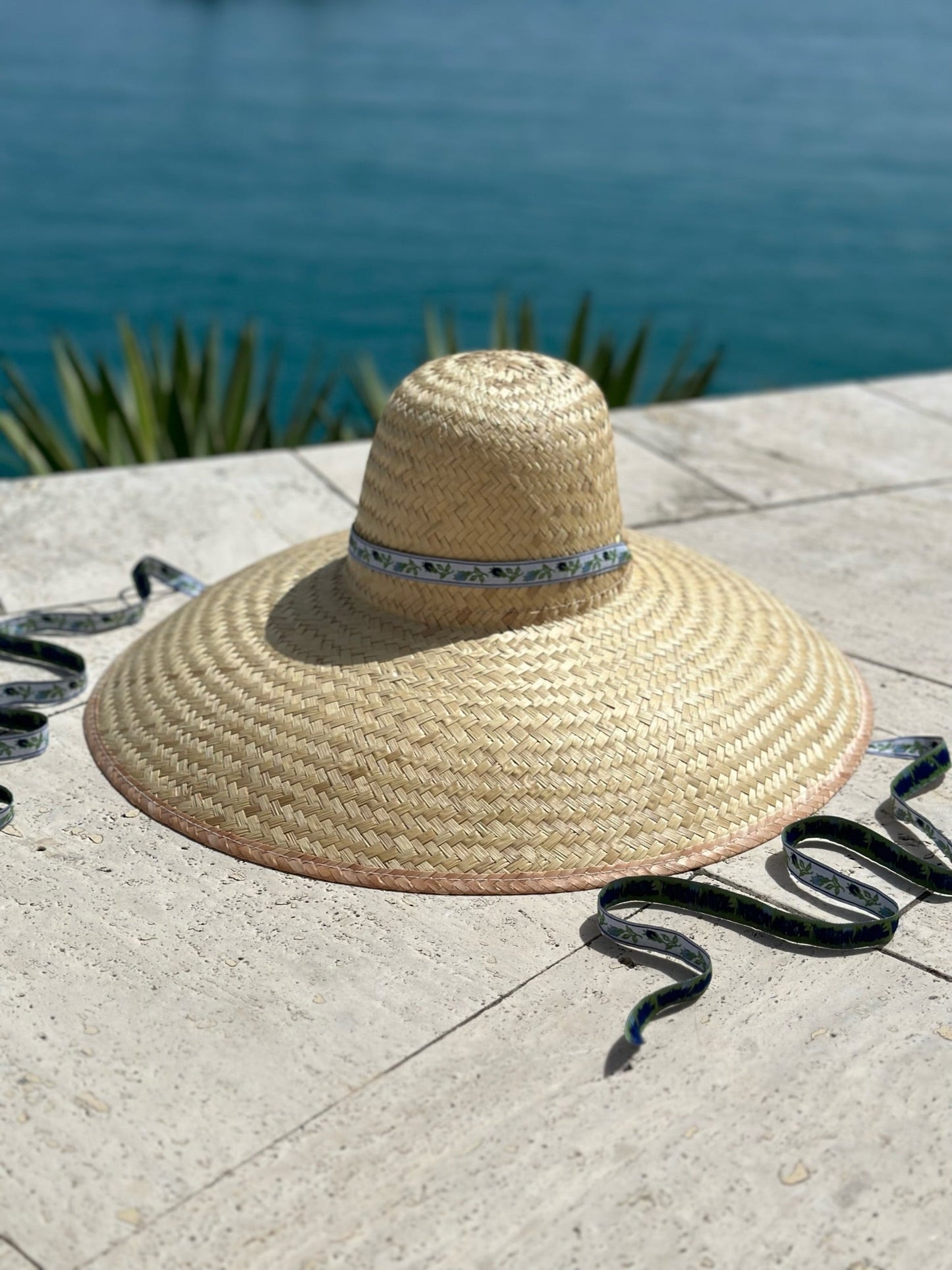 Geranium Sun Hat - Pink Paracord Lanyard with Amethyst Toggle