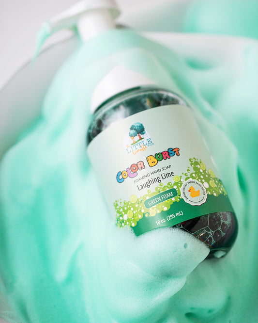 Savon moussant non toxique et coloré pour enfants. Mousse verte. Parfum citron vert.