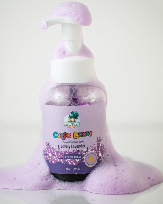 Savon moussant coloré non toxique. Mousse violette parfumée à la lavande