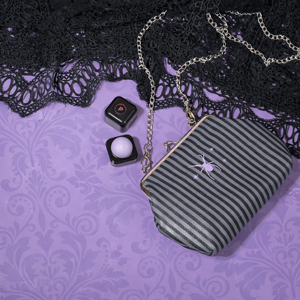 Estuche de cosméticos y bálsamo labial Gothic Beauty 
