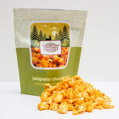 Palomitas de maíz con queso cheddar y jalapeño