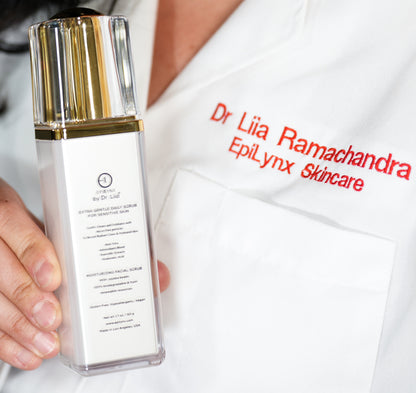 Exfoliante facial suave: ácido hialurónico, aloe vera y perlas de jojoba biodegradables.