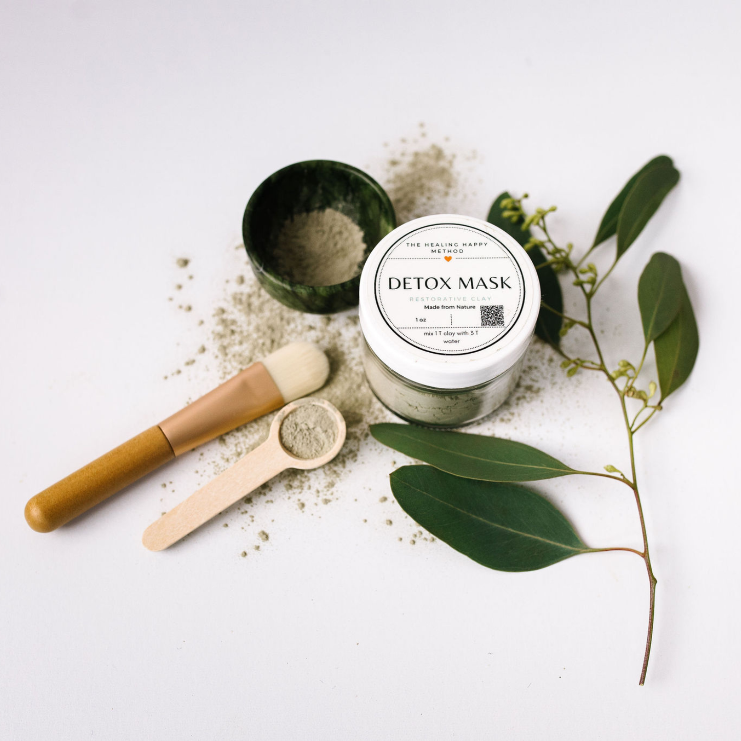 Mascarilla de arcilla restauradora para el cuidado de la piel.