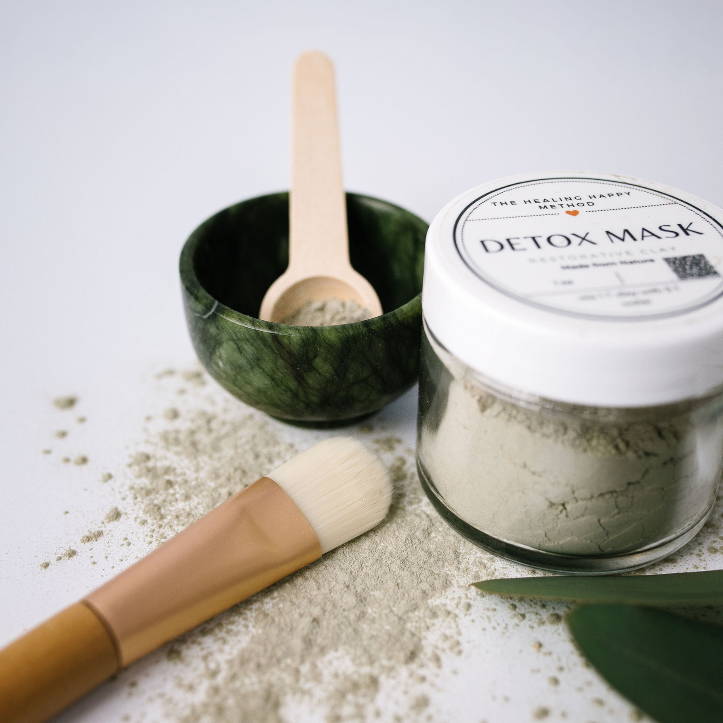 Mascarilla de arcilla restauradora para el cuidado de la piel.