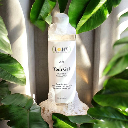 Gel íntimo LOHV YONI PREMIUM Herbal con pH equilibrado: elimina el mal olor, limpia la vulva y mantiene un pH saludable con aceite de palmiste, aceite de rosa y hoja de aloe vera.