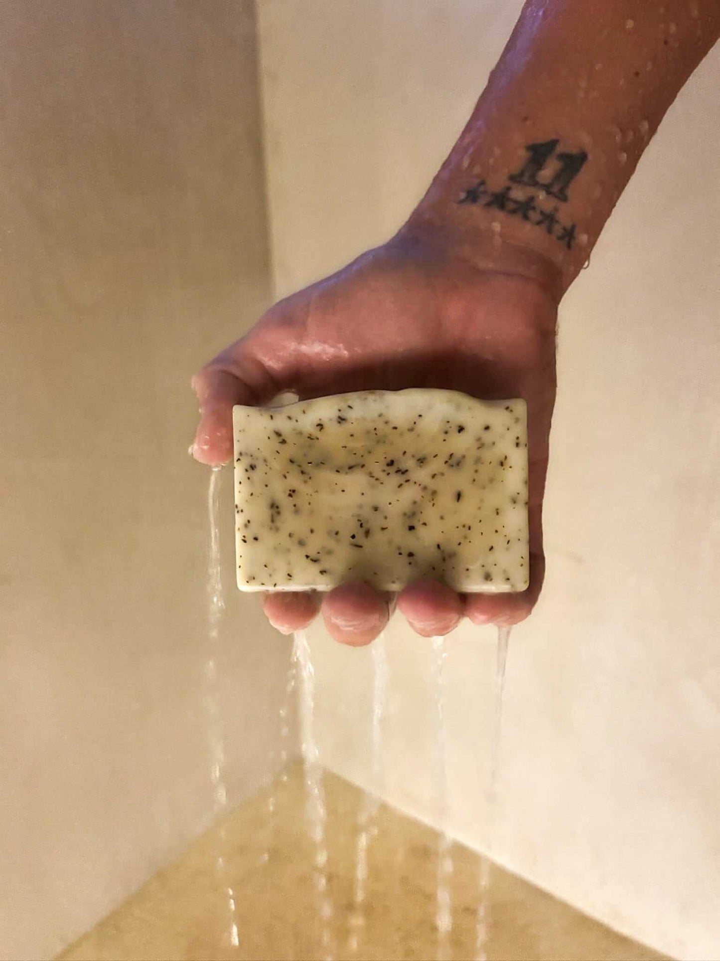 Jabón en barra de geranio y sebo de rosa