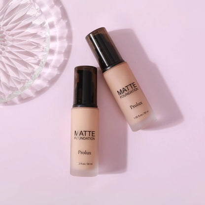 Base de maquillaje mate ligera