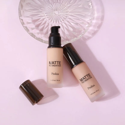 Base de maquillaje mate ligera