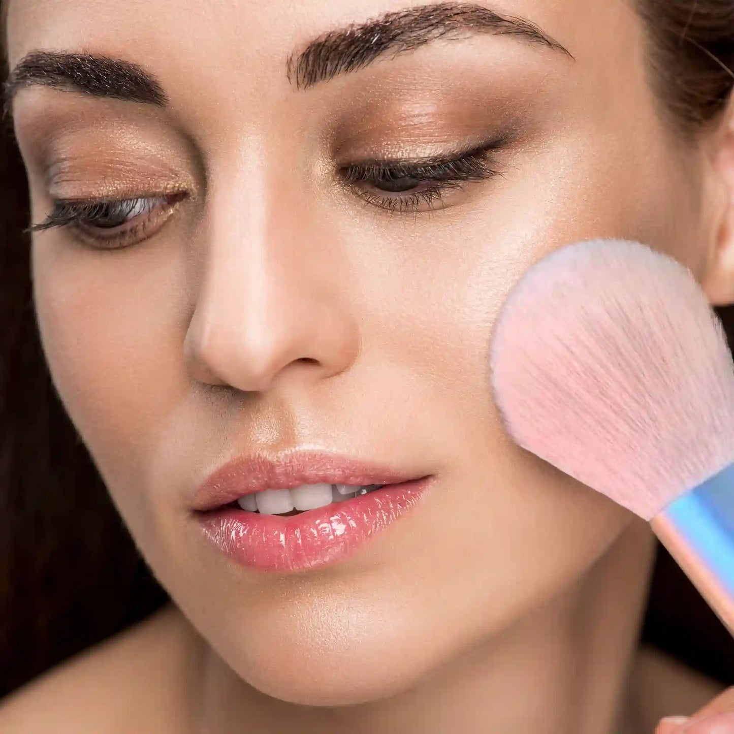 Show Stopper: Shimmer Highlighter