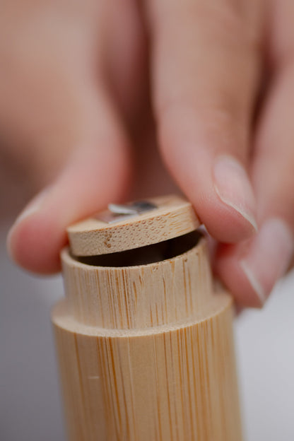 Charcoal Floss - Bamboo Holder - No Tox Life®
