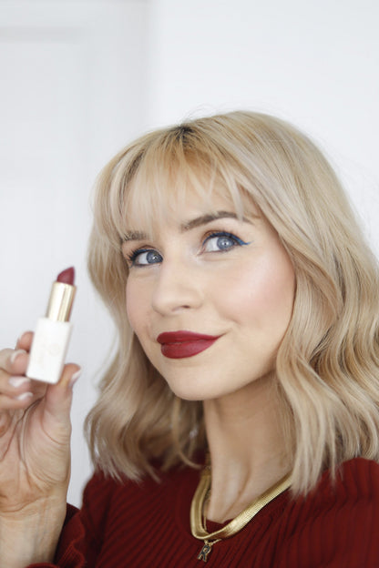 Vegan Matte Lipstick – Hydrating, Long-Wear, Magnetic Case
