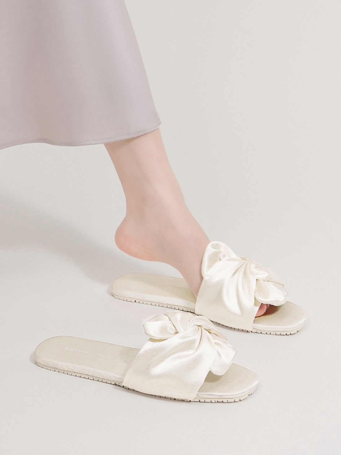 Chaussons à nœud en satin soyeux