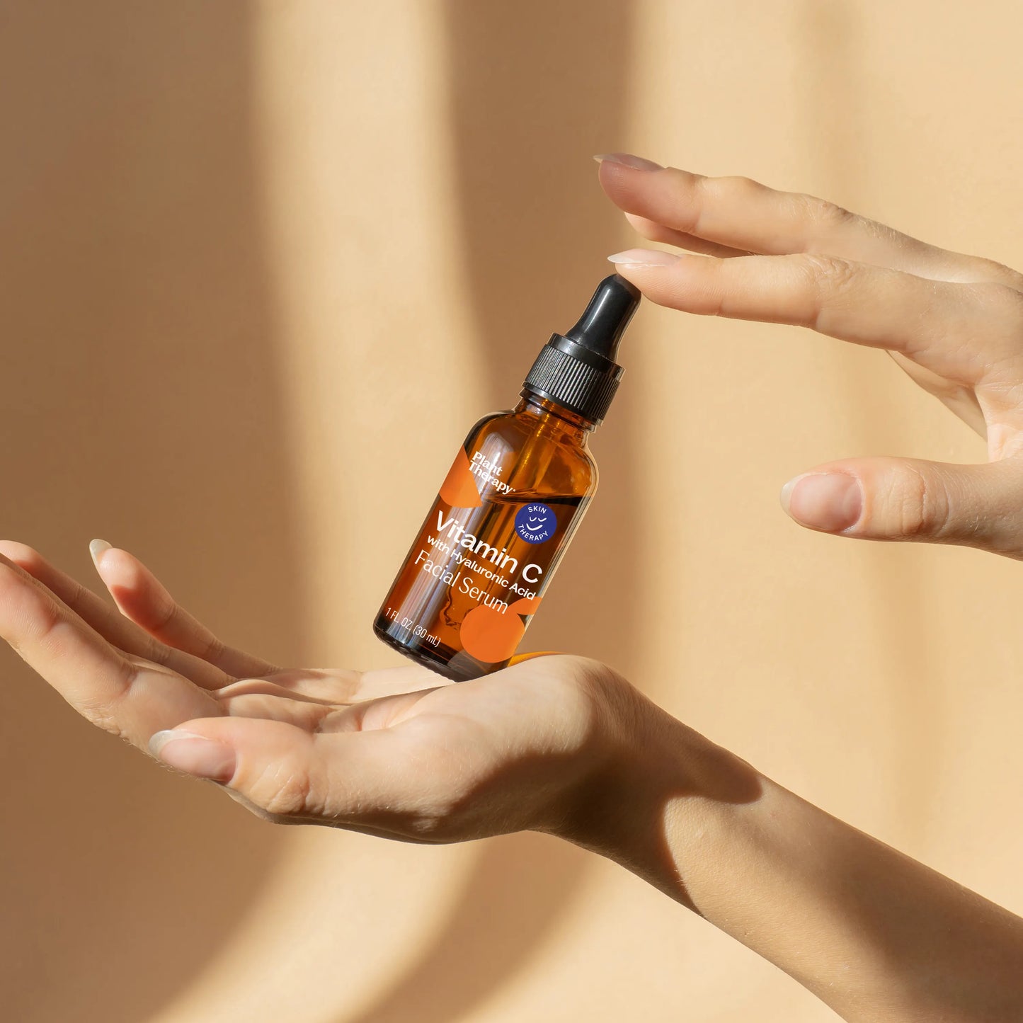 Suero facial de vitamina C con ácido hialurónico
