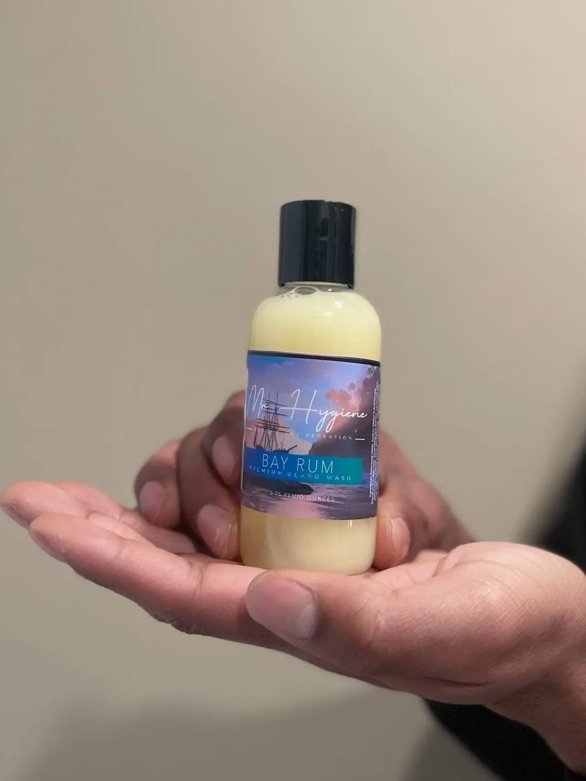Lavado de barba con ron de laurel