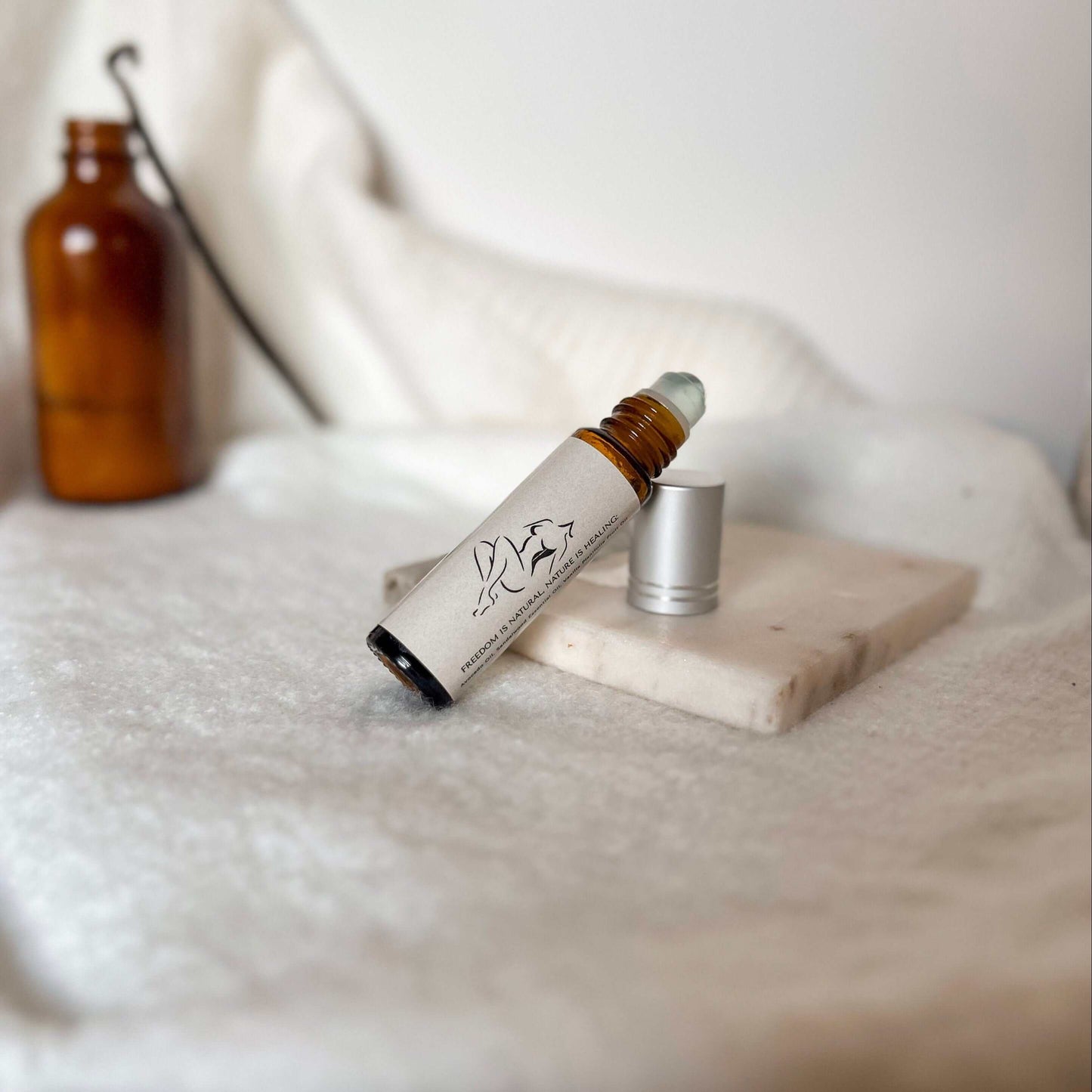 Aceite roll-on Bare Cashmere Essence