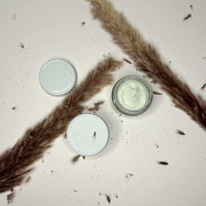 Manteca hidratante facial con aceites esenciales