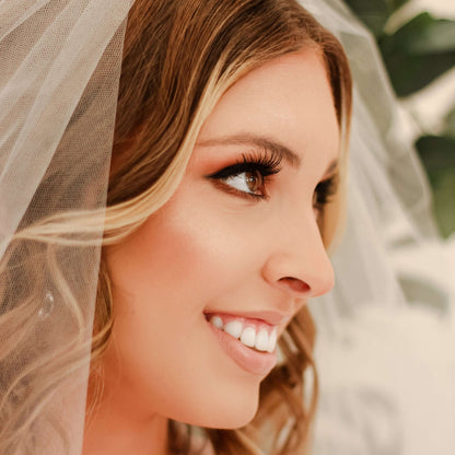 Bridal Glow Setting Spray – Radiant Champagne Finish + Free Hand Fan