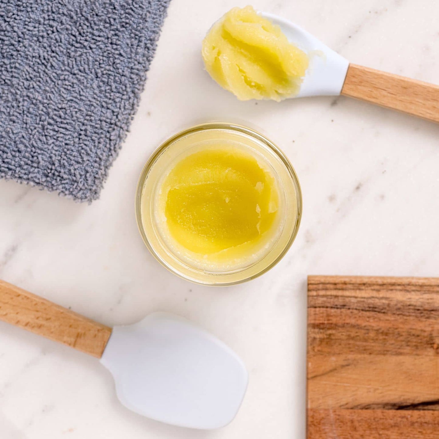 Ungüento de caléndula con aceite de ricino y regaliz