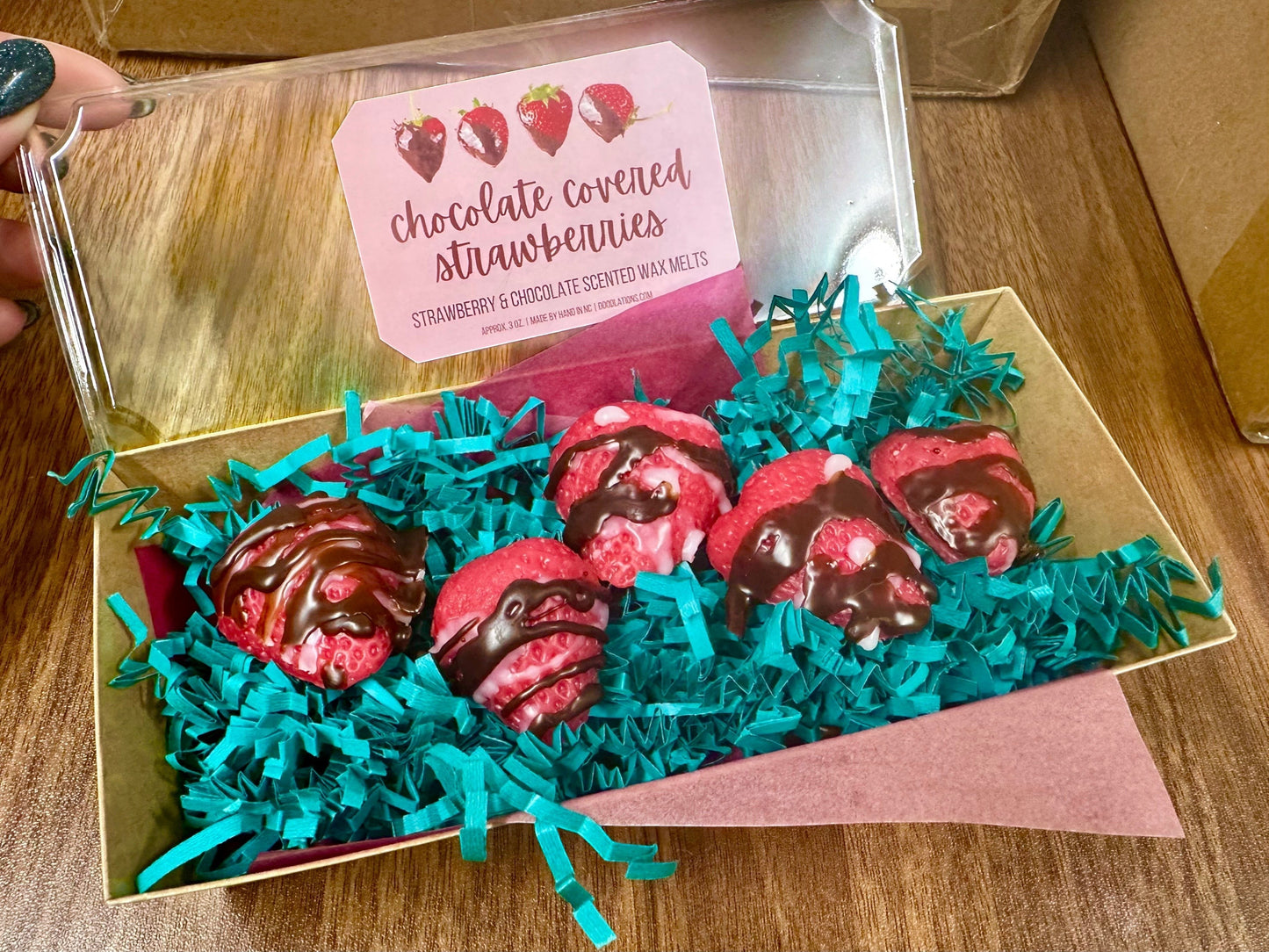 Cera derretida de fresas cubiertas de chocolate