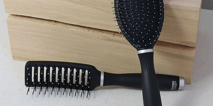 Atelier Style Curved Vent Brush