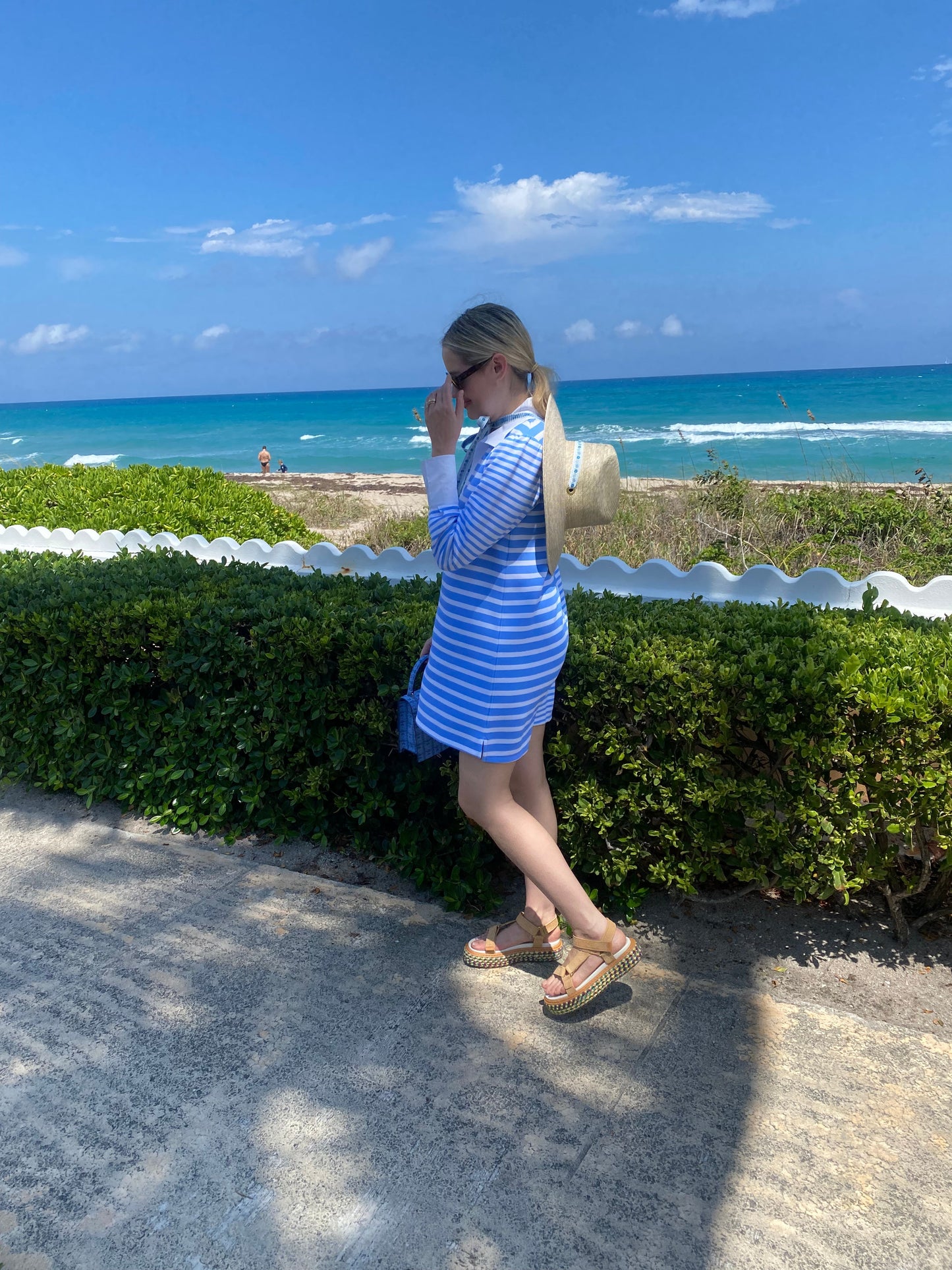 Sombrero de malva - Ancho y corto con cinta de grogrén negra