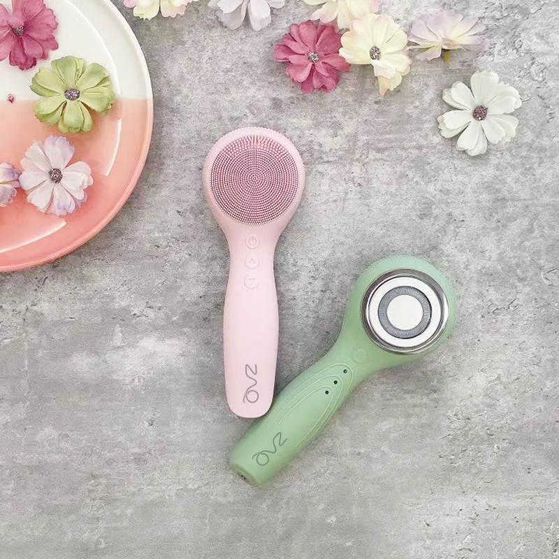 IUV Sonic LED Red/Blue Silicone Thermo Cleansing Brush with Microcurrent