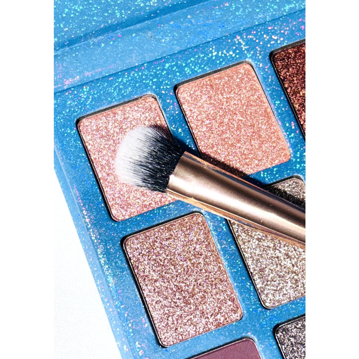 Pincel para sombras de ojos en oro rosa