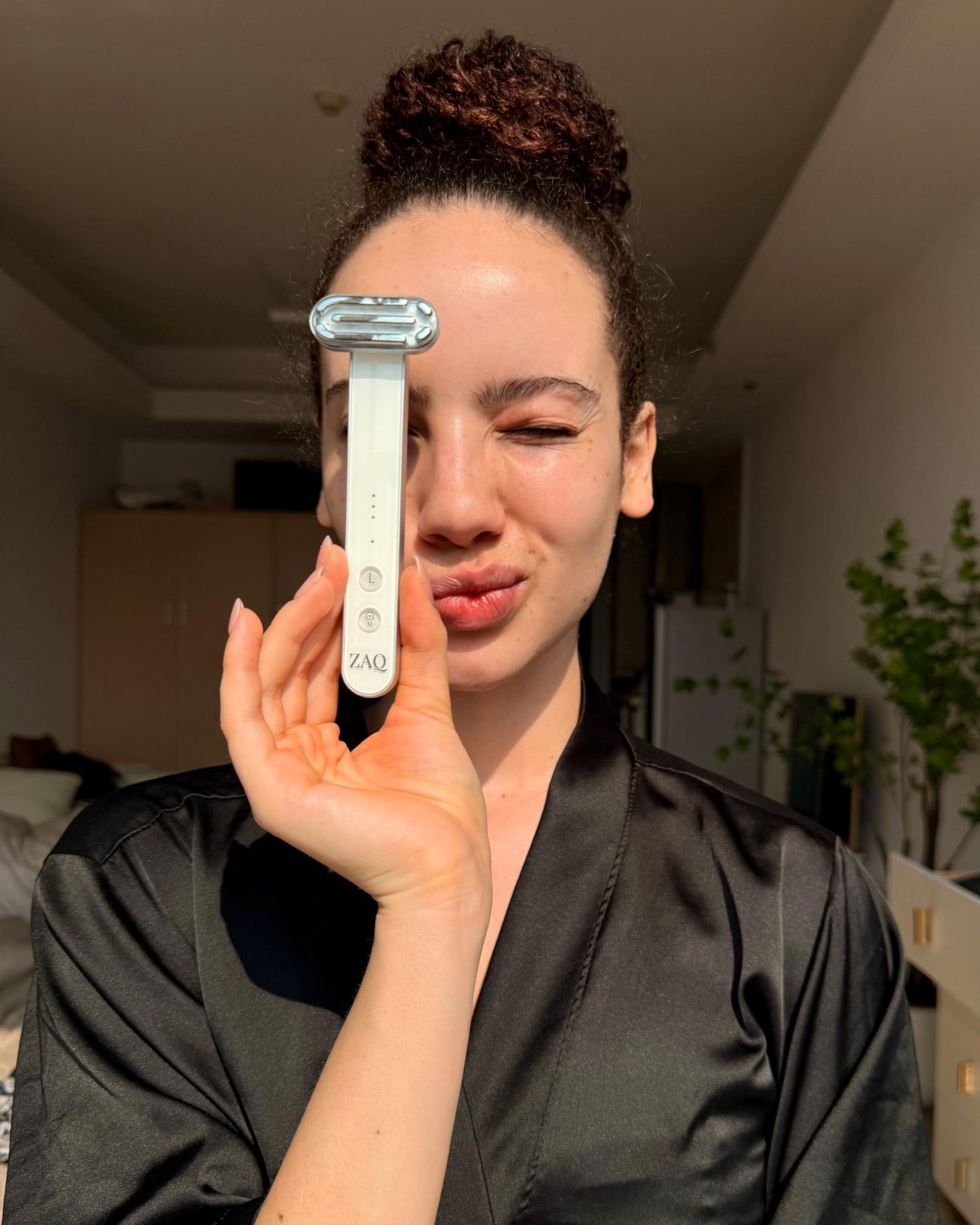 ZAQ Zayn 2.0 — 6-in-1 LED & Microcurrent Facial Wand